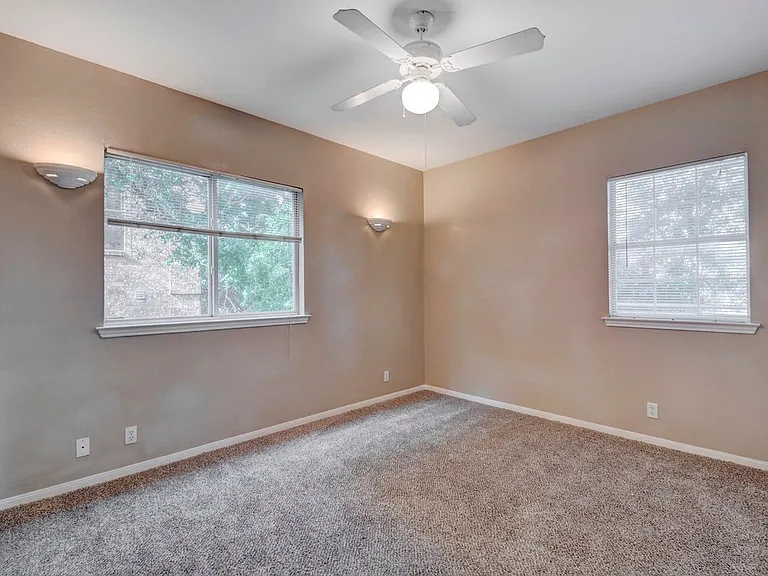 2405 Leon St #101-203 — Photo 31