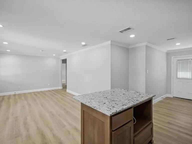 304 N Main St — Photo 11