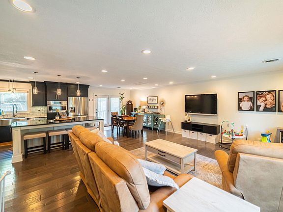 2nd image of 216 Castlebury Cir