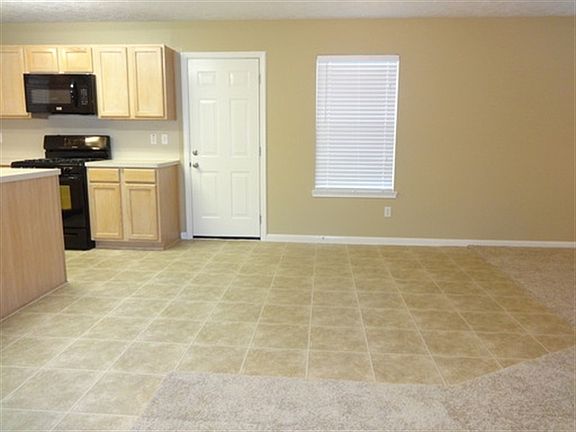 4th image of 32035 Annice Ln