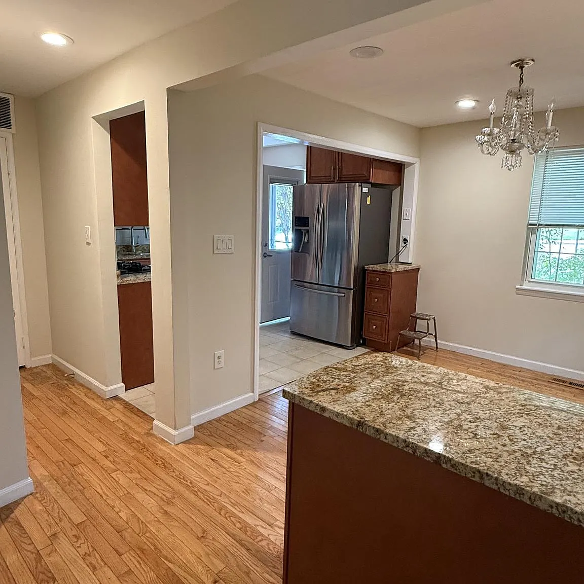 3 bed, 2.5 bath, 1408 sqft, $3,200 — Photo 3