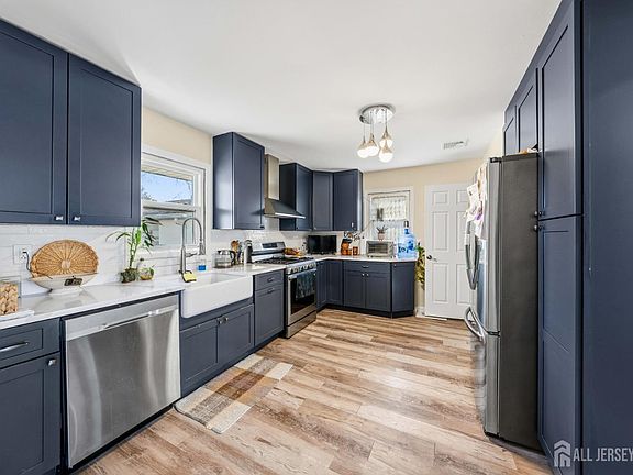 2nd image of 162 Rutherford Ave