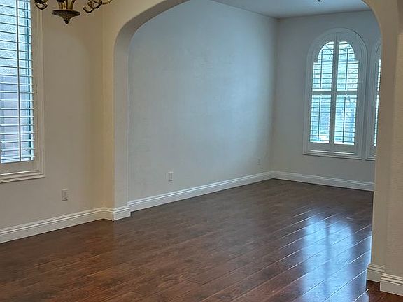 4th image of 530 Los Dolces St