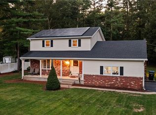 89 Wisteria Dr, Coventry, RI 02816