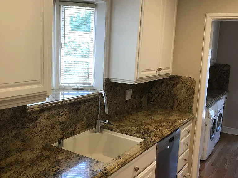 1051 Cherry Ave — Photo 9