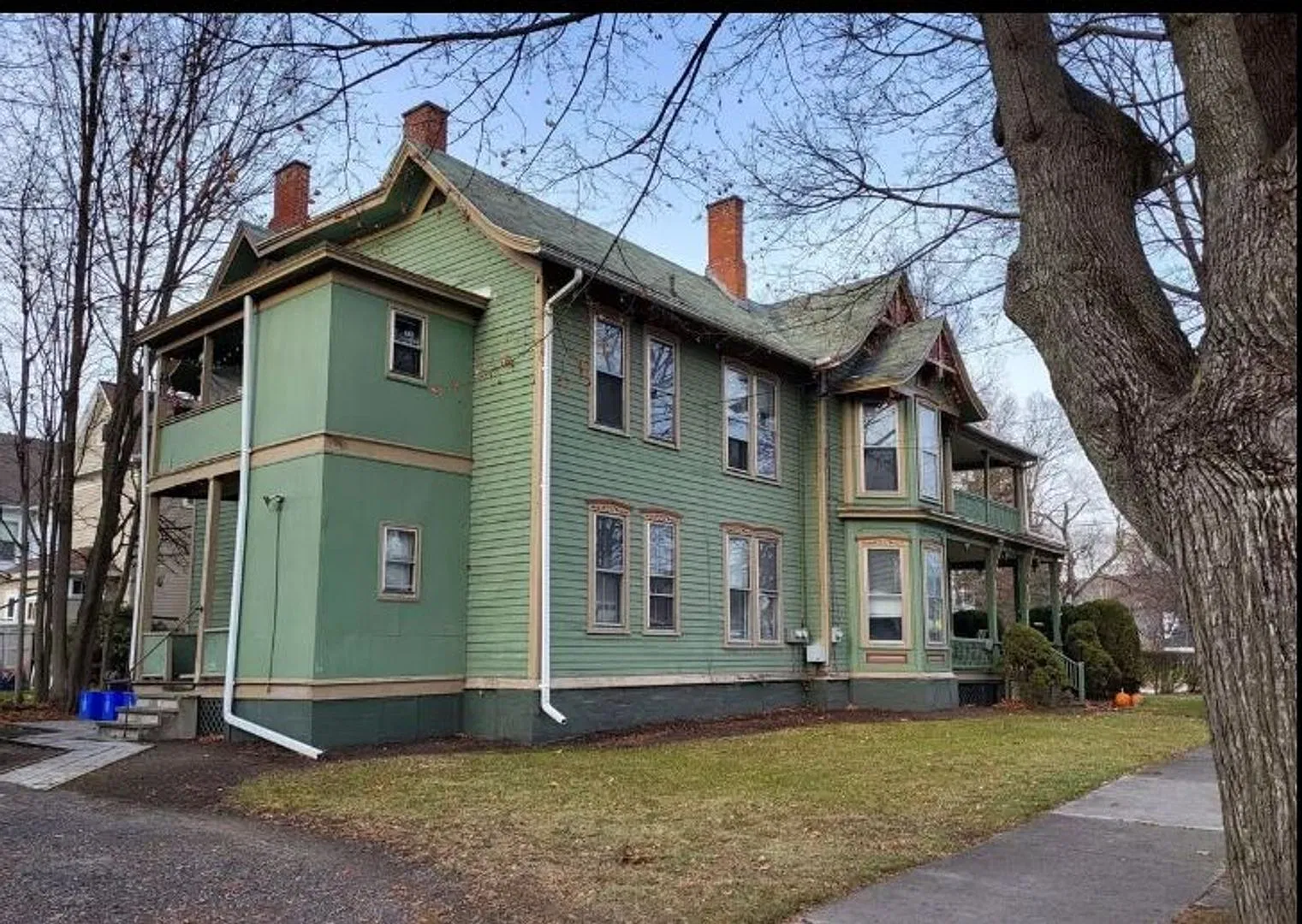 410 Maple Ave — Photo 2