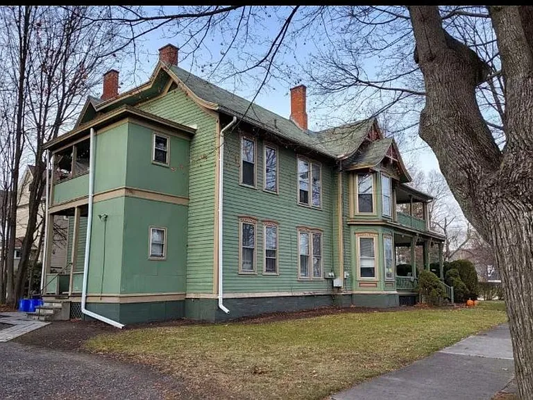 410 Maple Ave — Photo 2