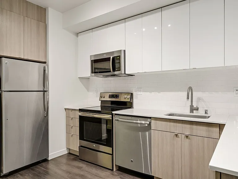 Welcome to Dexter Hayes! Modern convenience with exceptional views! — Photo 53