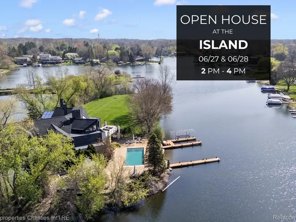 4912 Oakwood Ct, Commerce Township, MI 48382