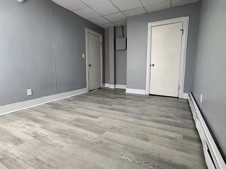 102-104 Knox St #5 — Photo 9