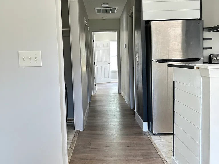 353 Courtenay Ave — Photo 4