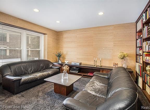3rd image of 4302 Knightsbridge Ln