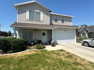 4623 Promenade Dr, Roy, UT 84067