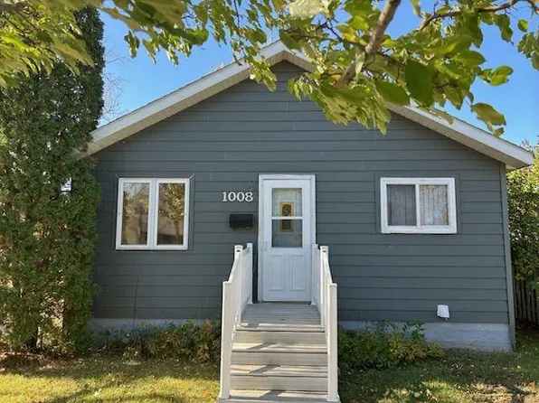 1008 Main St, Bottineau, ND 58318