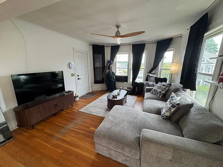 18 Blaisdell St — Photo 3