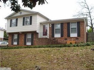 2515 Cezanne Dr, Greensboro, NC 27407