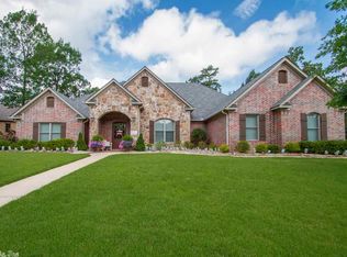 15 Maisons Dr, Little Rock, AR 72223