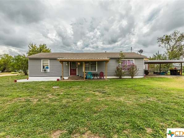 117 S Judge Hailey Dr, Lott, TX 76656