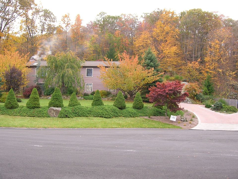 1st image of 15 Blossom Ln