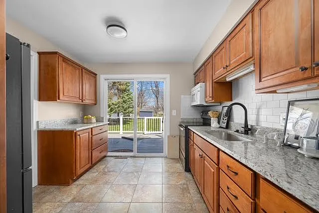 2103 Fairmeadows Dr — Photo 4