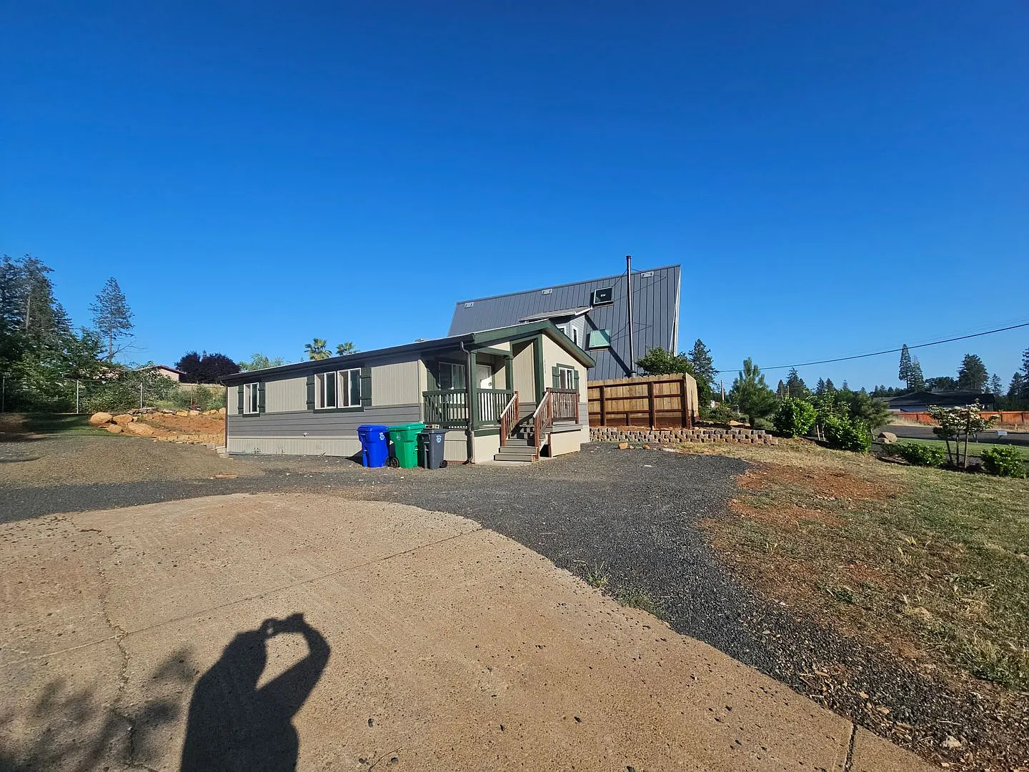 Newer 2 bedroom house on quiet street — Photo 1