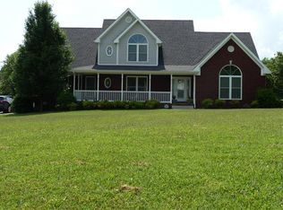 1082 Loop Dr, Pleasant View, TN 37146