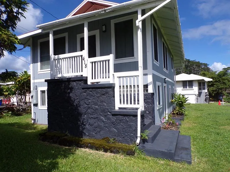 View of the front entrance to upstairs unit. - 418 Kukuau St