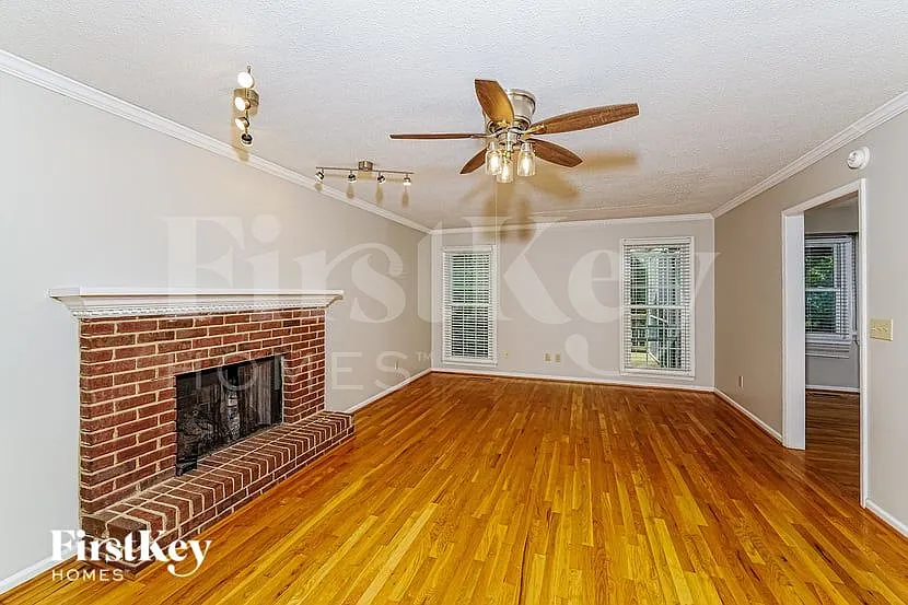 3 bed, 3.5 bath, 2236 sqft, $2,330 — Photo 4