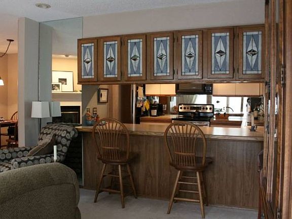 A terrific breakfast bar is a great place for morning coffee!