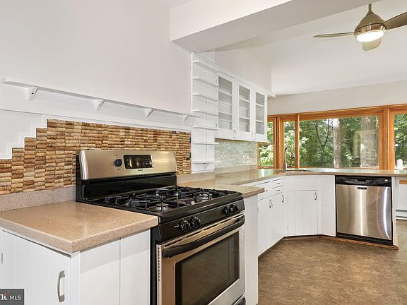 5th image of 3311 Oberon St