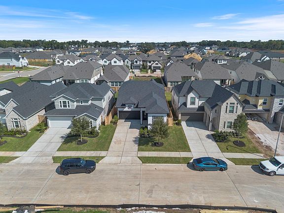 3rd image of 10919 Middle Ridge Dr