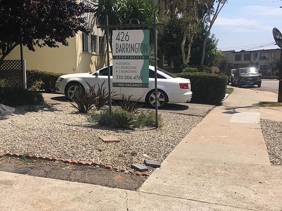 3rd image of 426 S Barrington Ave APT 2