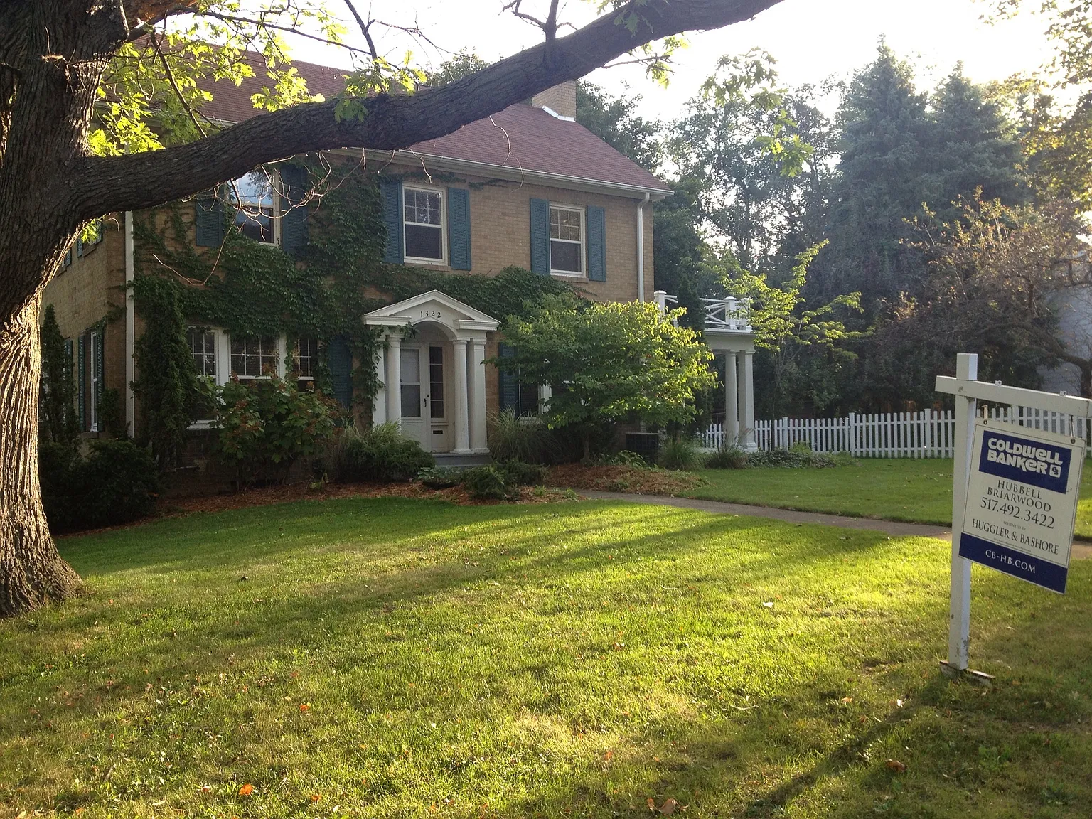 1322 W Grand River Ave photo 1