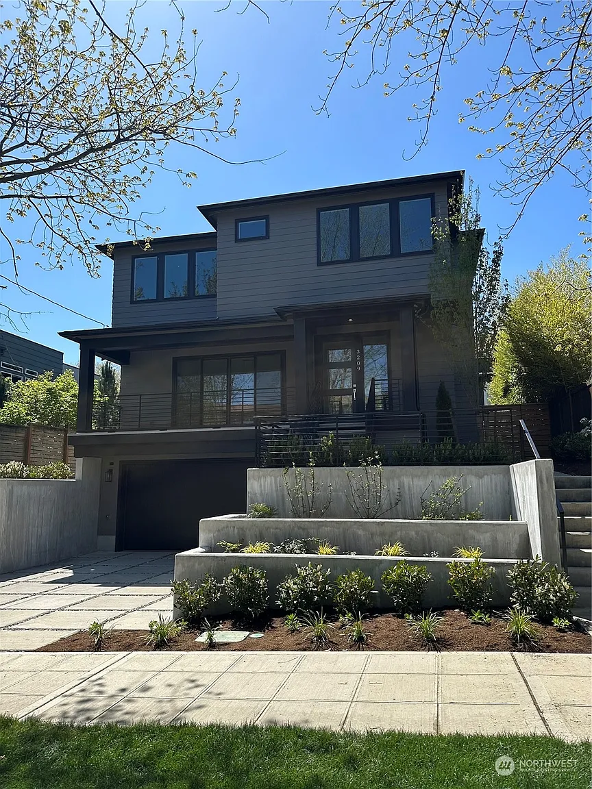 3209 E Spring Street photo 1