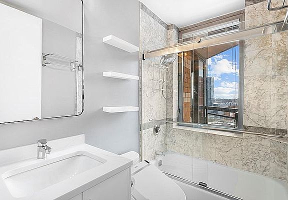 4th image of 500 W 43rd St APT 19J