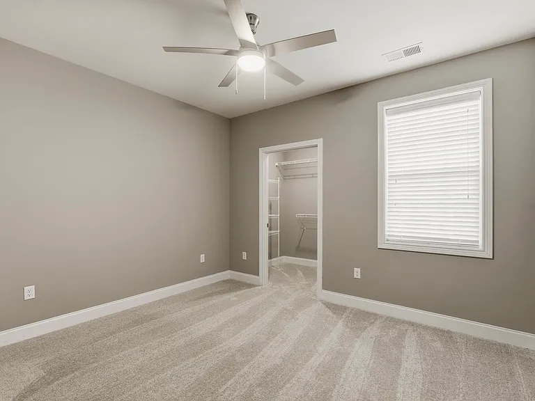Mount Victor Olde Towne Luxury Apartments — Photo 142
