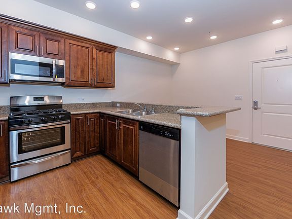5th image of 7108 Amigo Ave #101