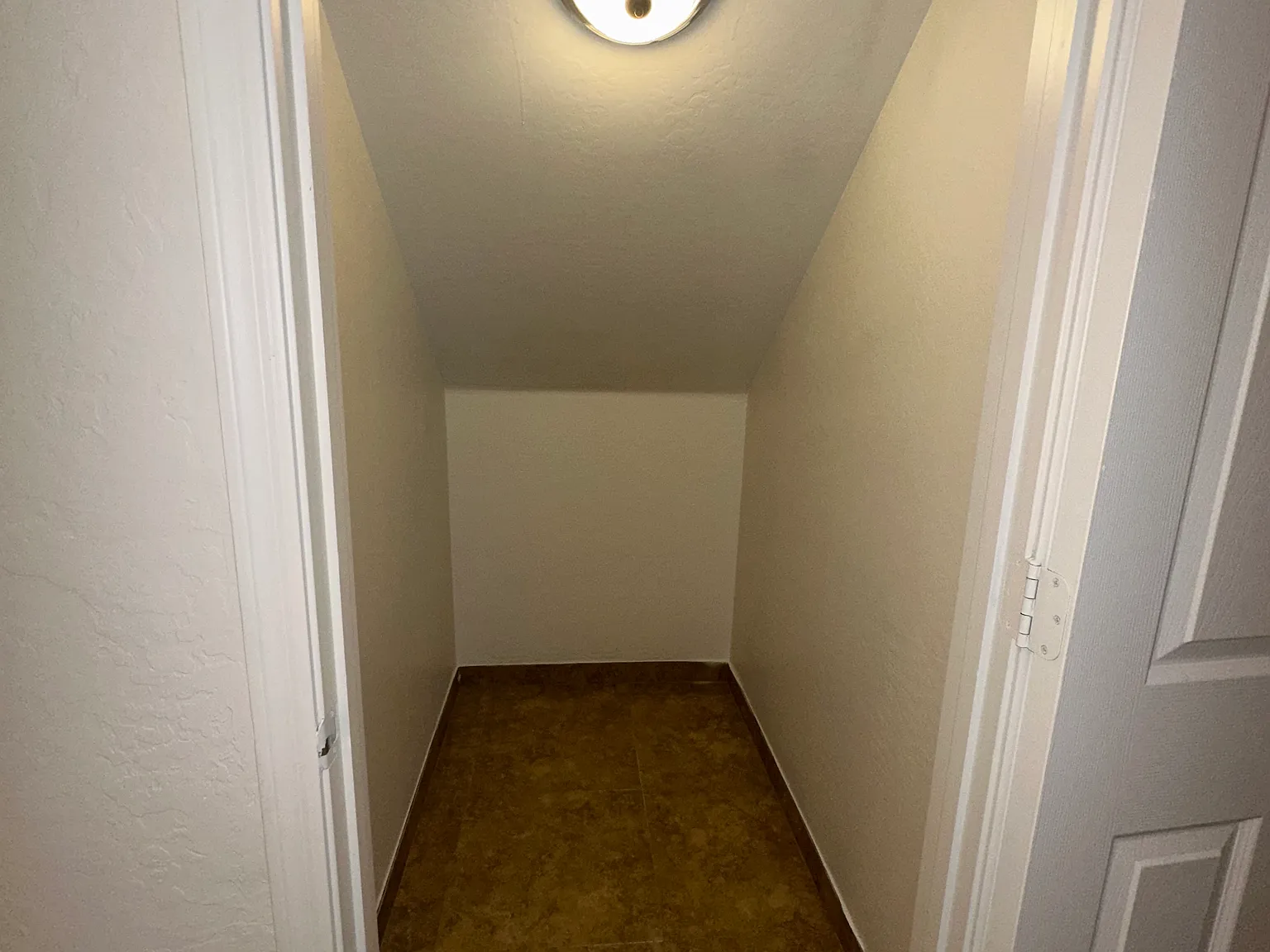 565 E Wolf Hollow Dr — Photo 4