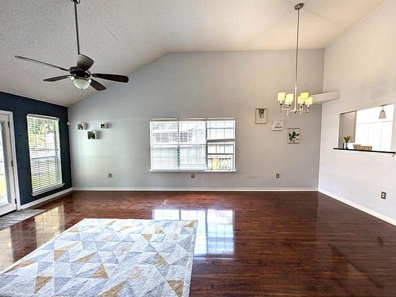 3rd image of 431 Sandy Ridge Cir