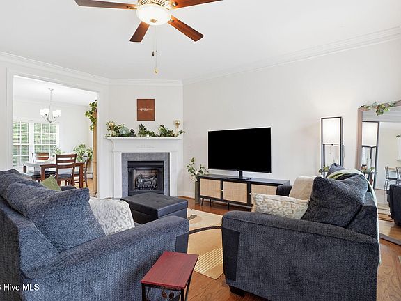 5th image of 912 E Birchwood Drive
