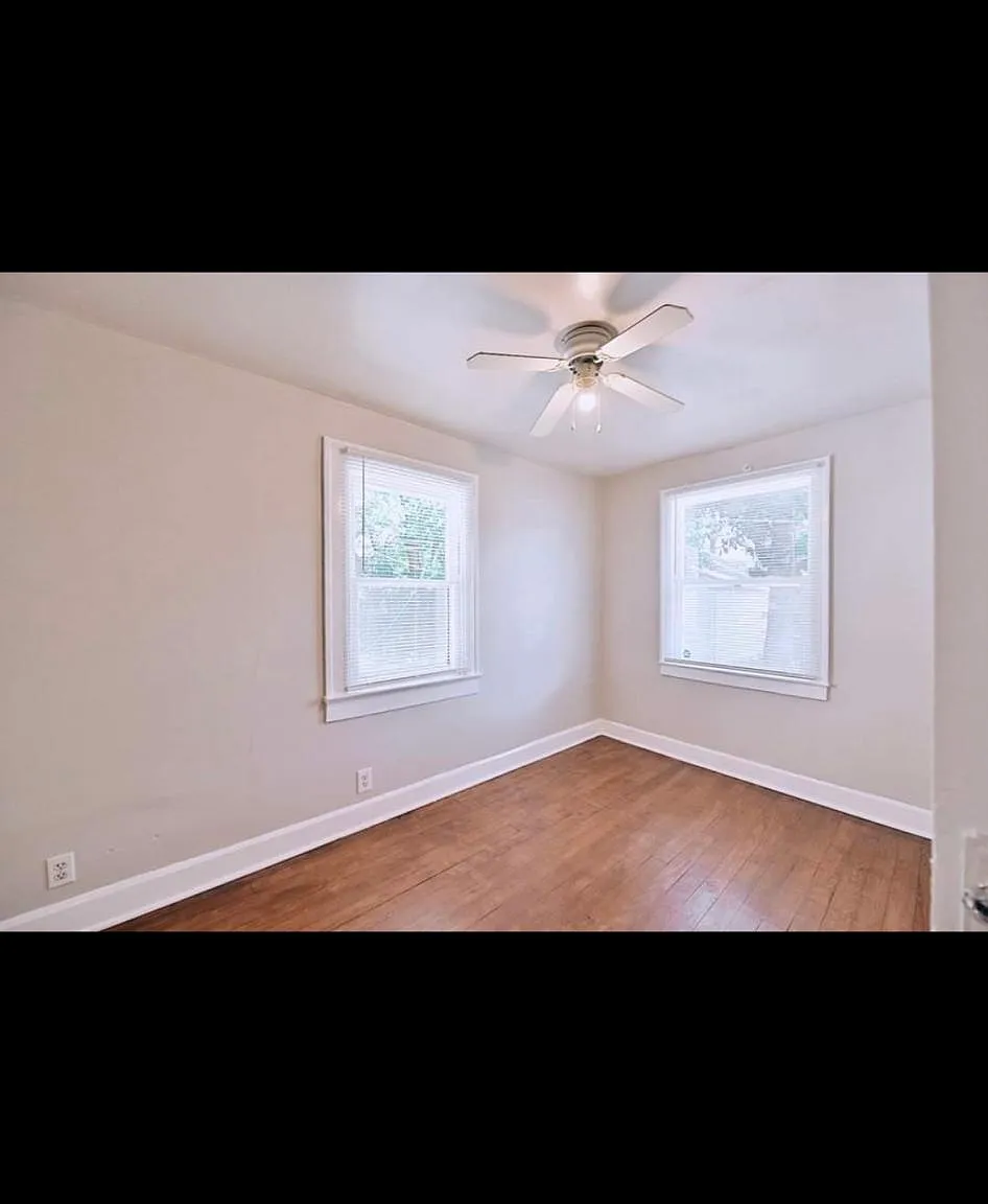 911 N Bosart Ave — Photo 3