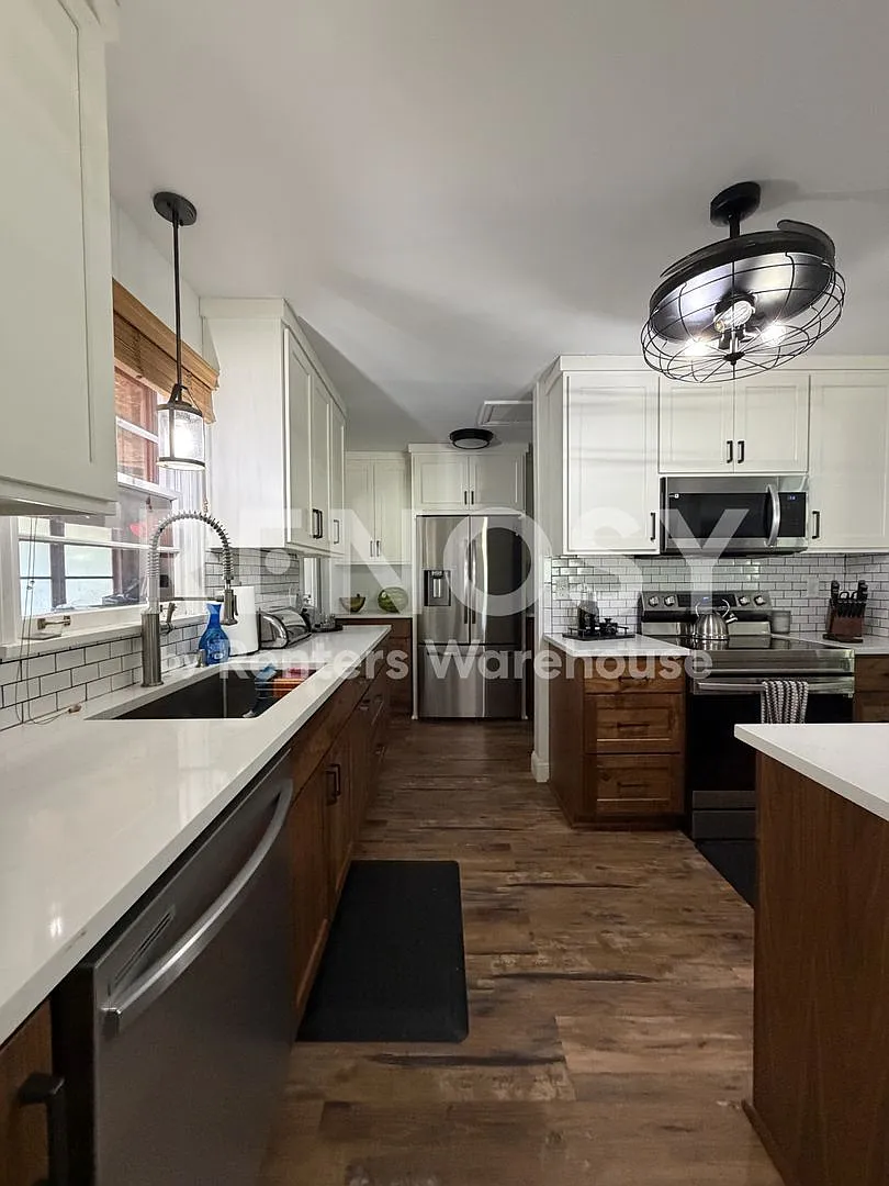 4 Bedroom 2 Bath Single Family Home in Circle Pines — Photo 3