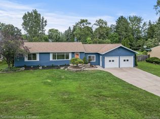 937 De Etta Dr, Troy, MI 48085