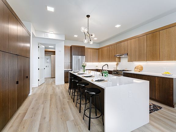 Pantry Waterfall Quartz