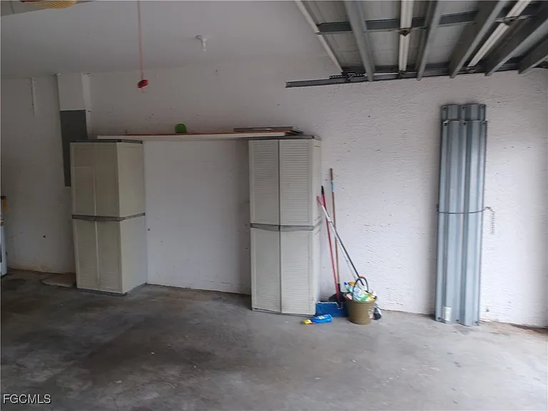 3020 SE Santa Barbara Pl — Photo 17