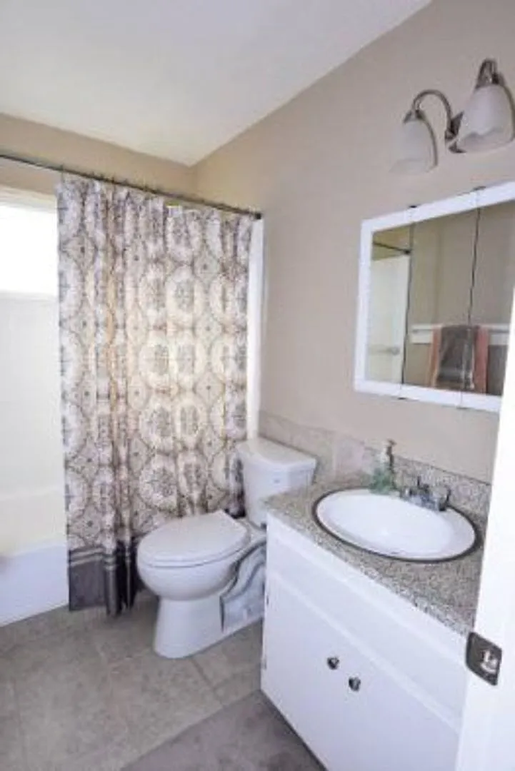 Welcome Home to Garfield Manor — Photo 4