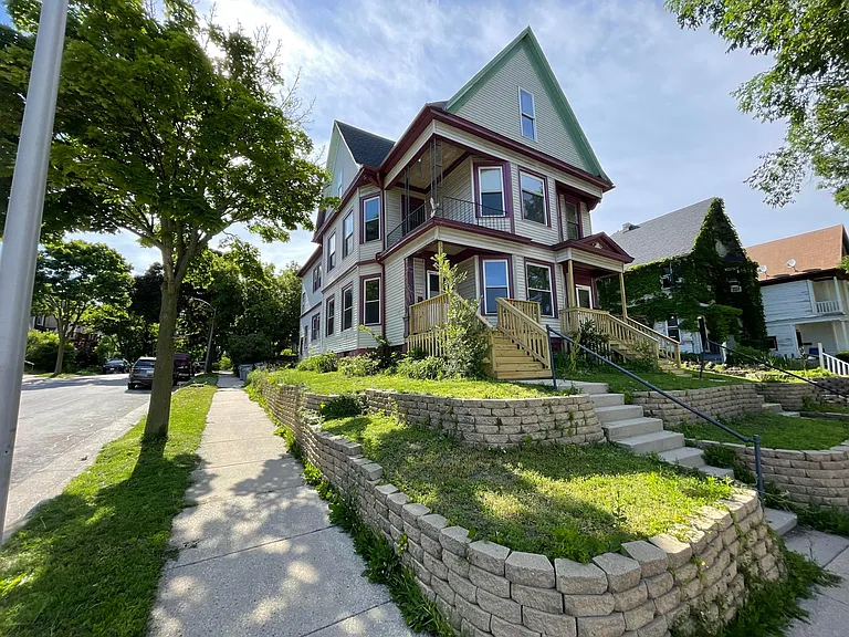 2439 S Howell Ave — Photo 8