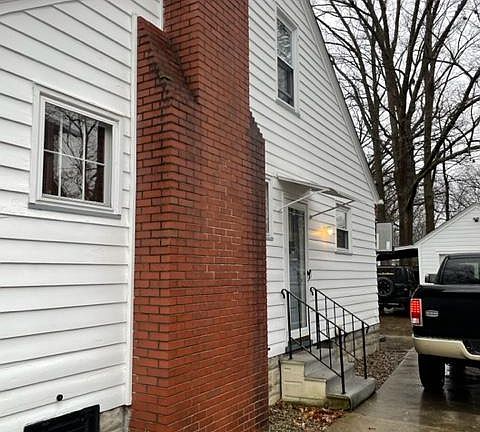 4th image of 1796 Hollywood St NE