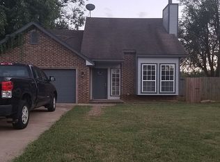 208 SE 29th St, Moore, OK 73160