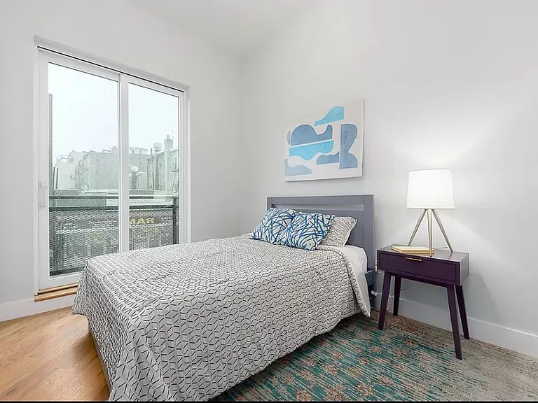 576 Grand St #3R — Photo 6
